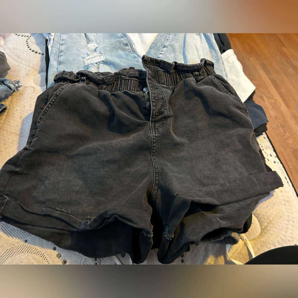 jean shorts ,ruffled waist